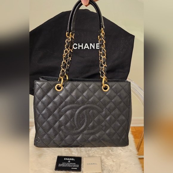 Authentic Chanel caviar grand shopping bag - Picture 7 of 9